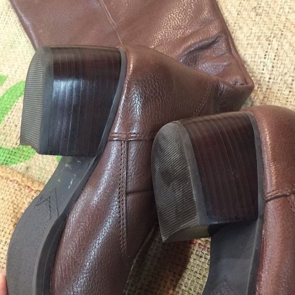 Knee high brown small heel boot - Picture 2 of 5